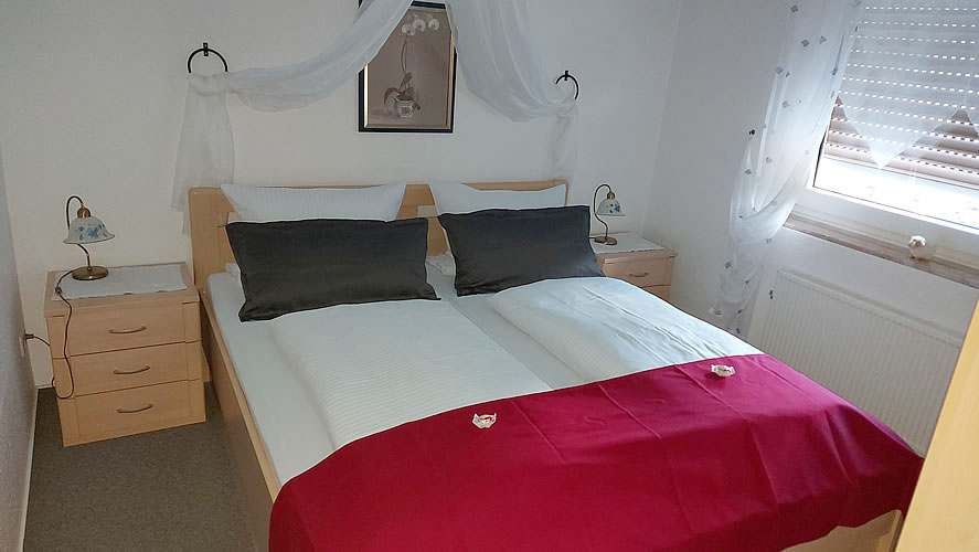 Schlafzimmer 1